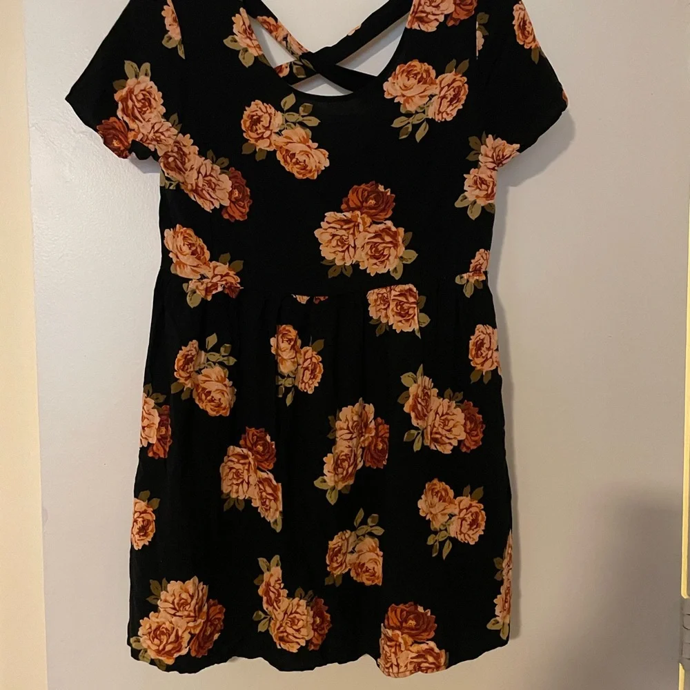 Nice Forever 21 Dress. Size small but could probably fit medium. Very flowy. - Picture 2 of 2